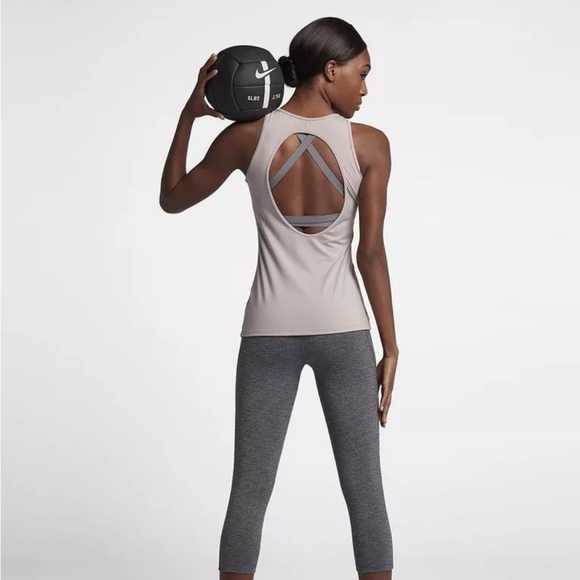 Nike Dri-FIT DRY Women Training Tank Top Sleeveless Size S Small (RRP$50) - Picture 2 of 9